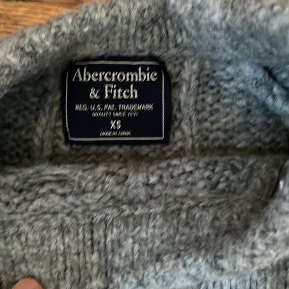 Grey abercrombie sweater - Picture 6 of 9